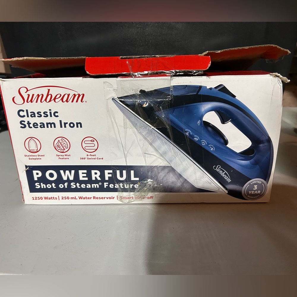 NWT Sunbeam 1200W Classic Dual Steam Iron with Shot of Steam Feature